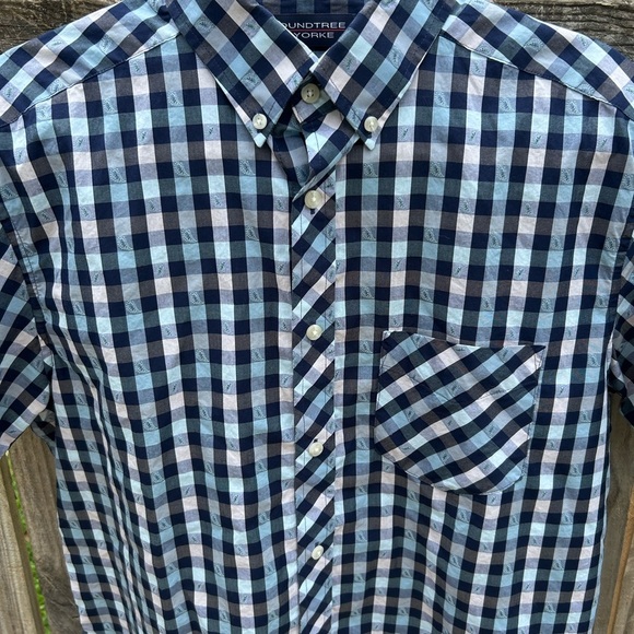 Roundtree & Yorke Blue and White Casual Button Down Shirt Medium Paisley design - Picture 2 of 5